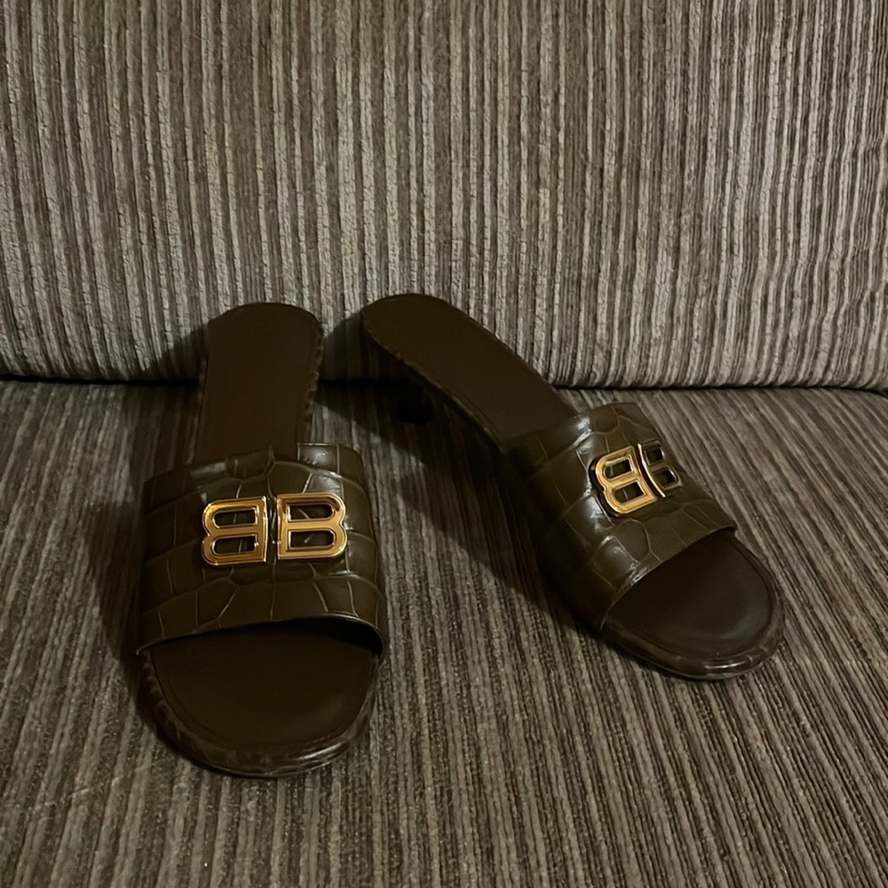 SALE!! Balenciaga BB Plaque Embossed leather heel groupie Mules NWB - Picture 3 of 9